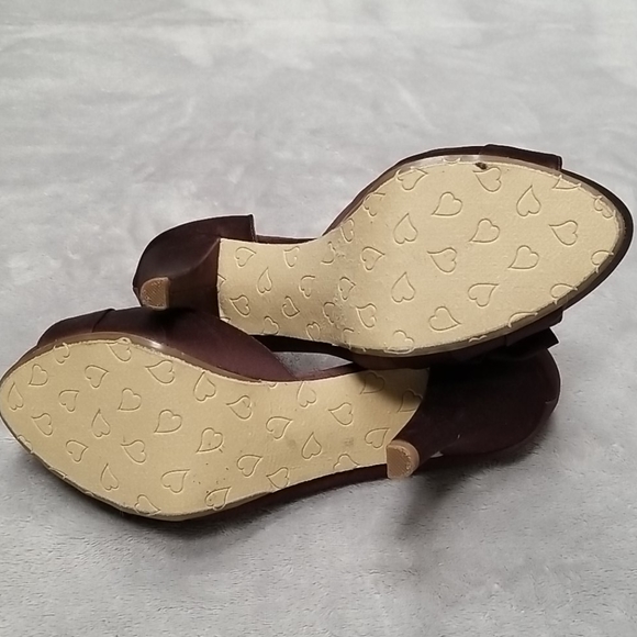 Open Toe Heels with bow. David's Bridal - Picture 4 of 8